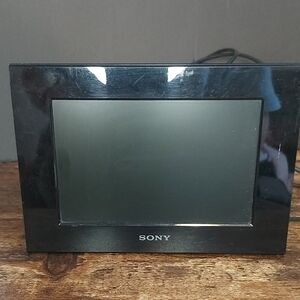 Sony Digital Photo Frame S-Frame DPF-C70A Black LED Light 18cm / 7" 